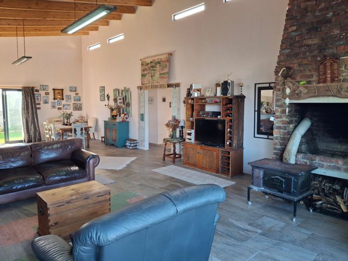 Kleinbaai House For Sale: Spacious living, sea views, dual-living potential, and ample parking.