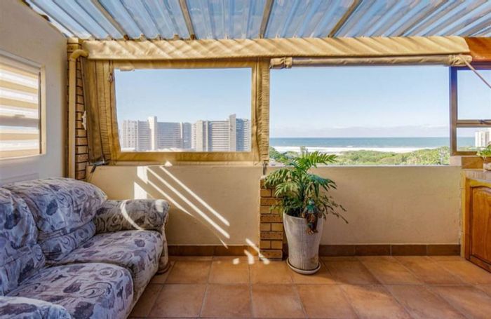 Amanzimtoti Apartment For Sale: 2 Bedrooms, Ocean Views, Enclosed Balcony, Garage.