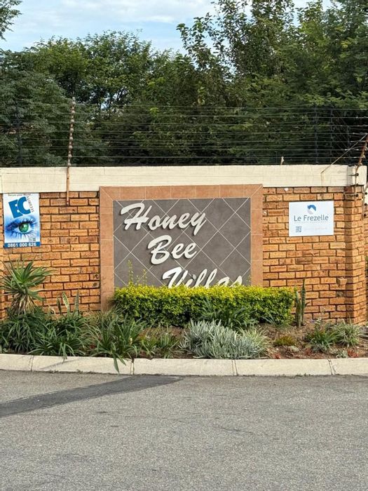 For Sale: 2-Bedroom Apartment in Honeydew with security, balcony, and parking.
