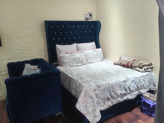 For Sale: House in Montgomery Park with 4 beds, 3 cottages, and solar power.