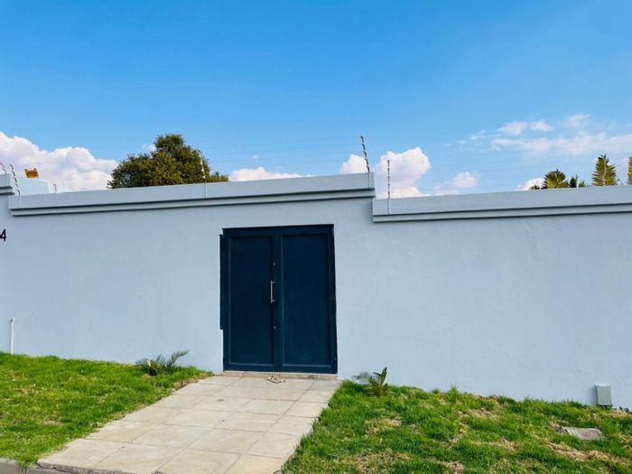 3-Bedroom House To Rent in Parkhurst with garden, garage, and staff quarters.