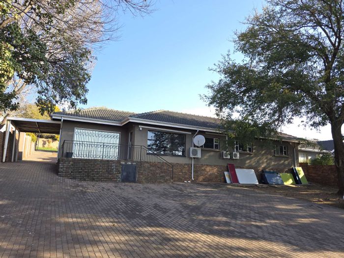 For Sale: Zwartkop House with office space, boardroom, parking, and easy N1 access.