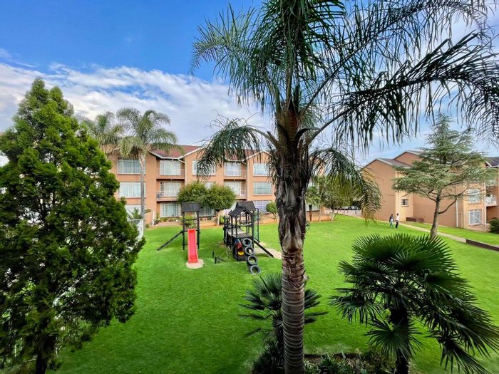 For Sale: 2-Bedroom Apartment with Pool, Security, and Scenic Balcony in Florida.