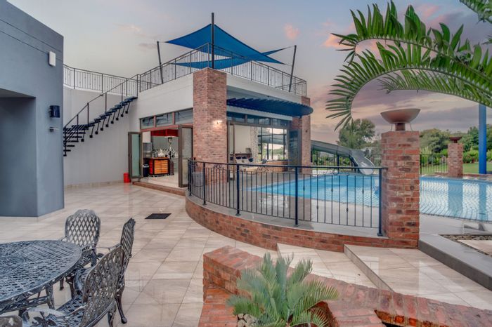 For Sale: Poortview House with 6 Bedrooms, 11 Garages, Pools, Cinema & More!