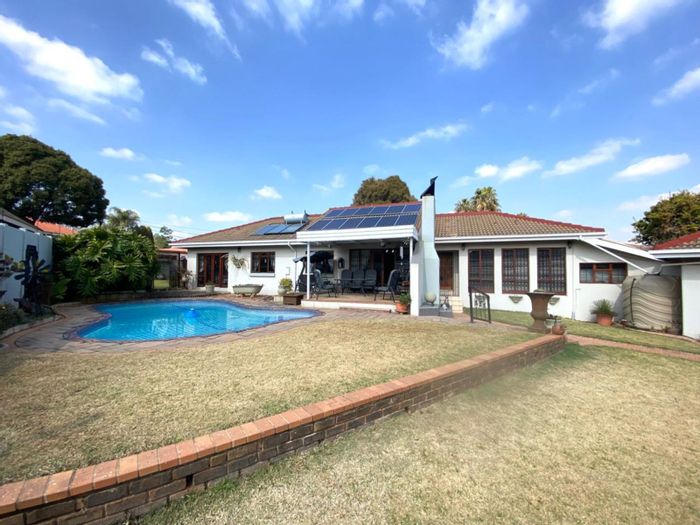 Garsfontein House For Sale: 3 beds, pool, home office, solar system, secure living.