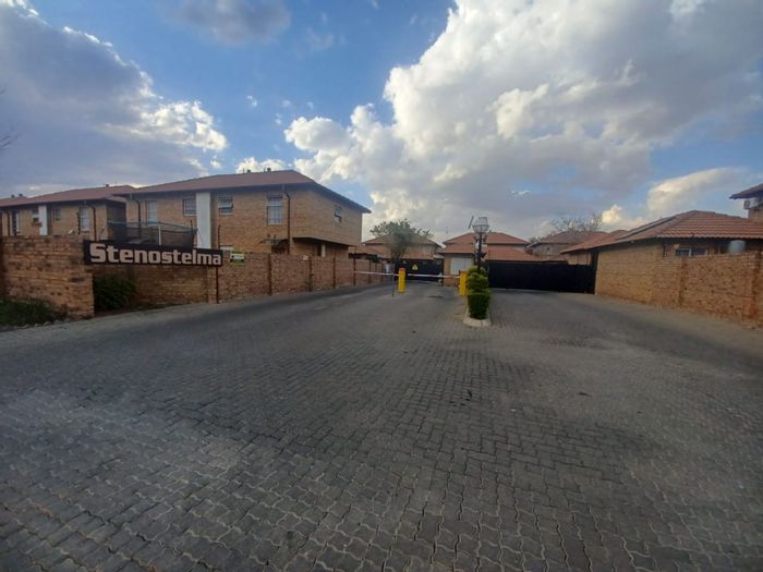 For Sale: Annlin Townhouse with 2 beds, 2 baths, garden, double garage.