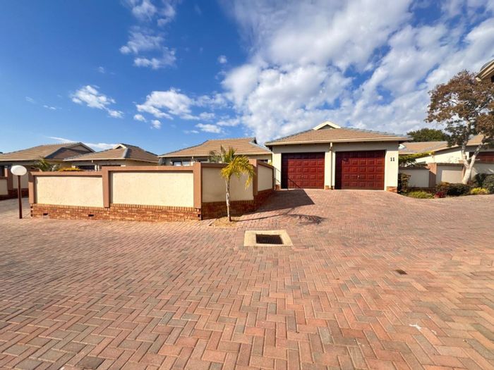 Valley View Estate House For Sale: 2 Bedrooms, 2 Bathrooms, Double Garage, Spacious Garden.