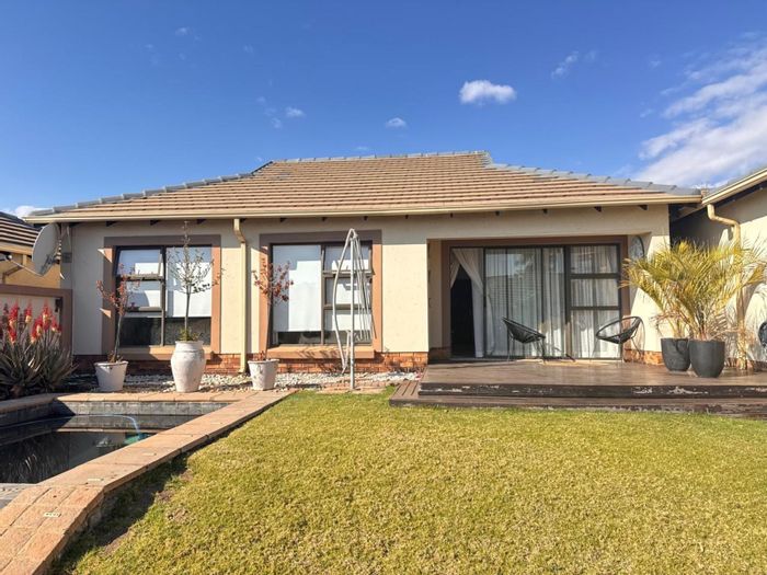 Valley View Estate House For Sale: 2 Bedrooms, 2 Bathrooms, Double Garage, Spacious Garden.