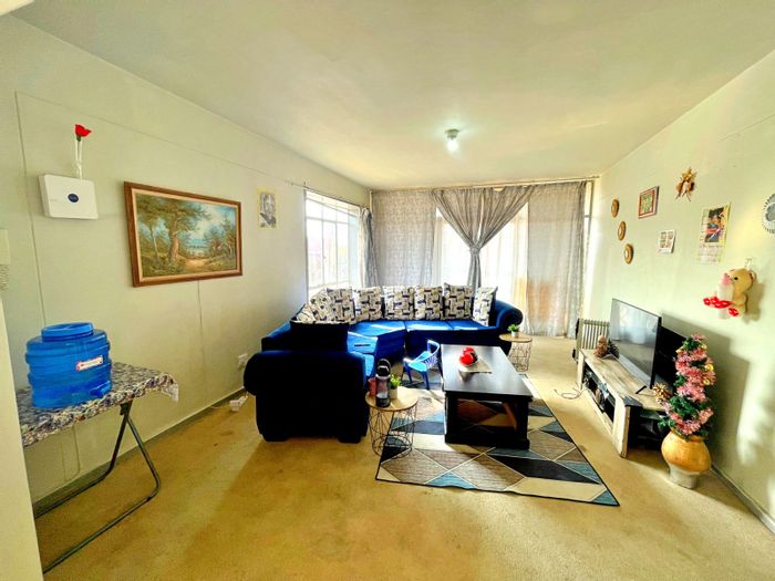 For Sale: Spacious 2-Bedroom Apartment in Sunnyside with parking and conversion potential.