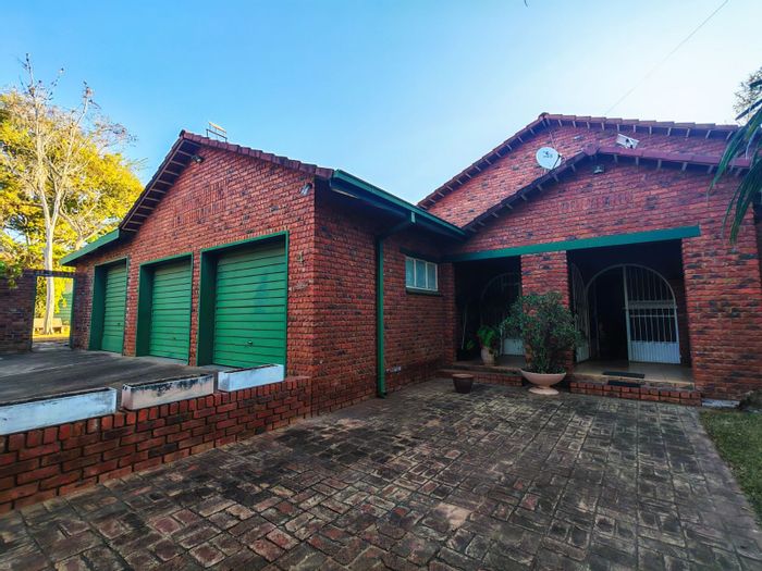 For Sale: 4-Bedroom House in Modimolle Central with Pool, Garages, and Borehole.