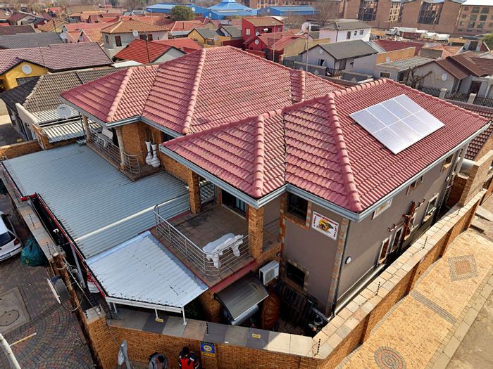 For Sale: Klipspruit Apartment - 21-bed student accommodation, NSFAS accredited, prime location.