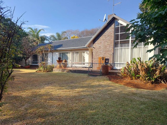 Meyerspark House For Sale: Spacious garden, pool, flatlet, and security features.