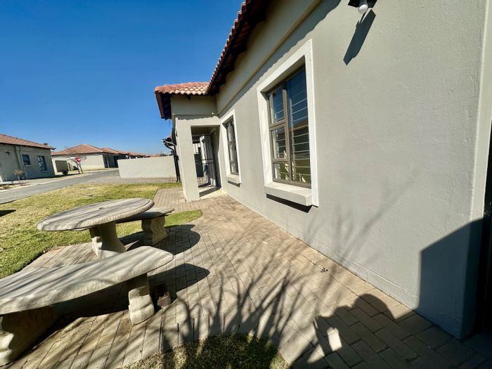 For Sale: Townhouse in Terra Nova with 3 beds, secure parking, and garden.