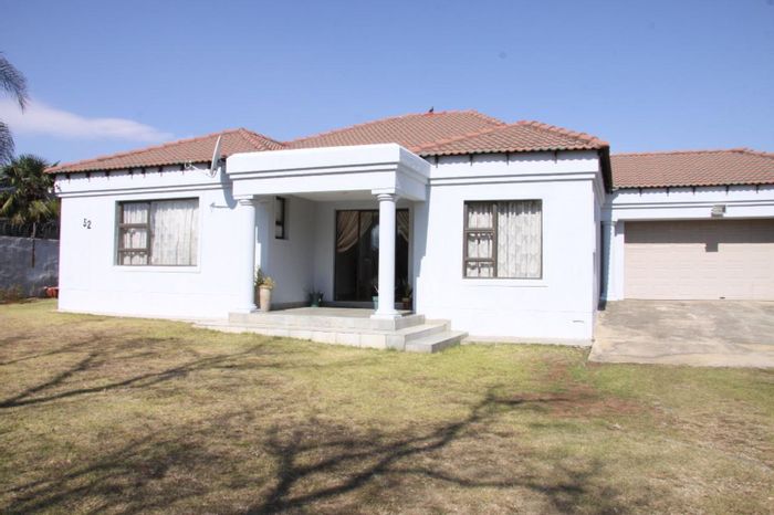 For Sale: Spacious 3-Bedroom House in Roodepoort West with Cottage and Double Garage.
