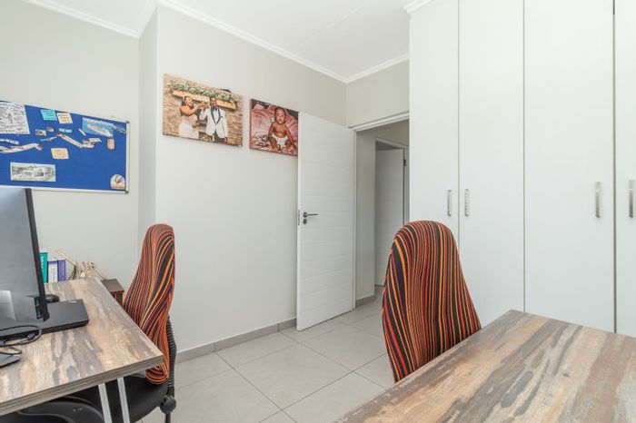 Fourways Cluster For Sale: 4 Bedrooms, pet-friendly garden, secure complex, double garage.