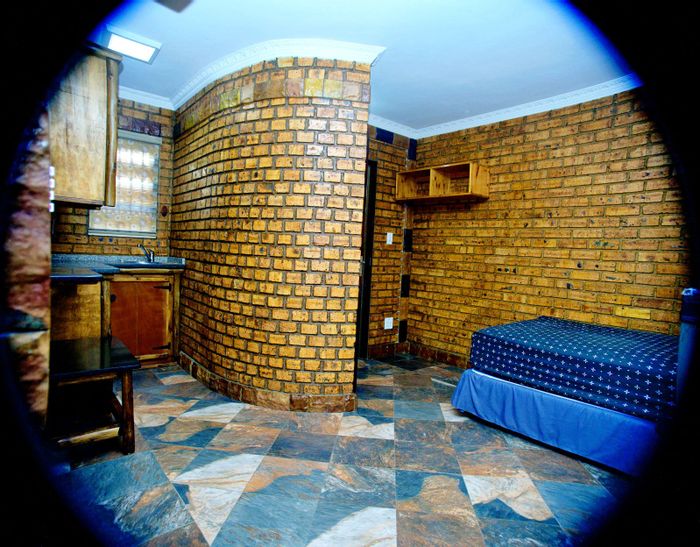 Diepkloof Cluster For Sale: 9 Rental Units, Secure, Income-Generating Investment Opportunity.