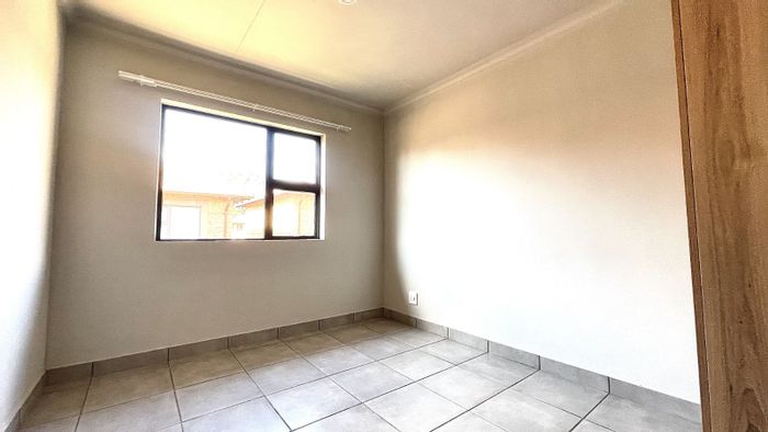 Willow Park Manor Townhouse For Sale: 3 Bedrooms, garden, and 2 garages.