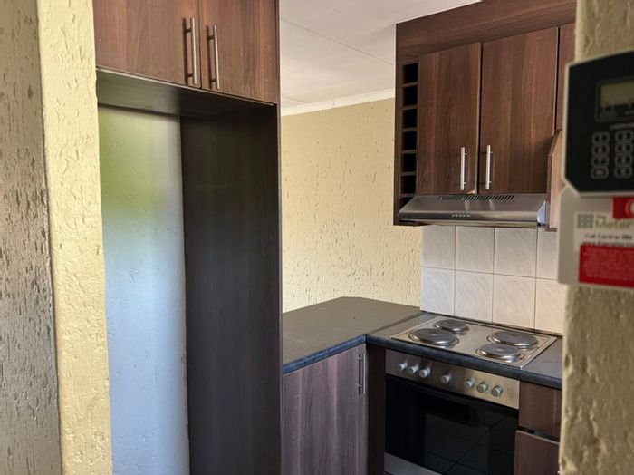 For Sale: Spacious Meredale townhouse with 3 bedrooms, balcony, and parking.