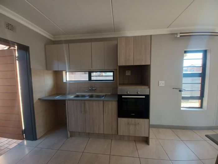 For Sale: Townhouse in Derdepoort with 3 bedrooms, garden, and solar panels.
