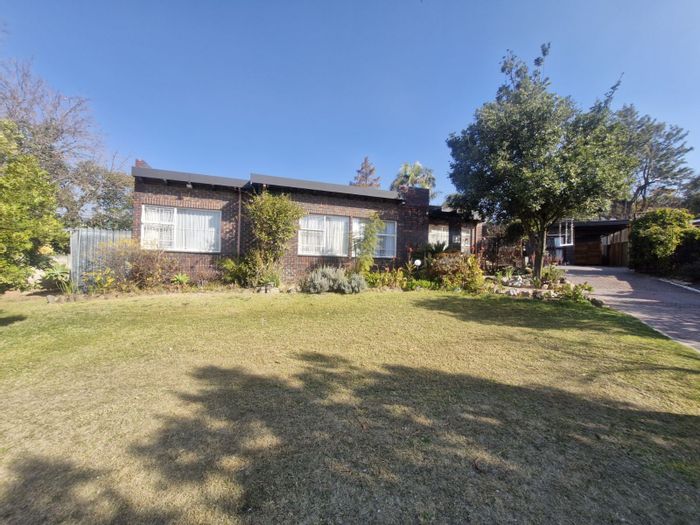 For Sale: House in Randpark Ridge with pool, flat, and 24-hour security.