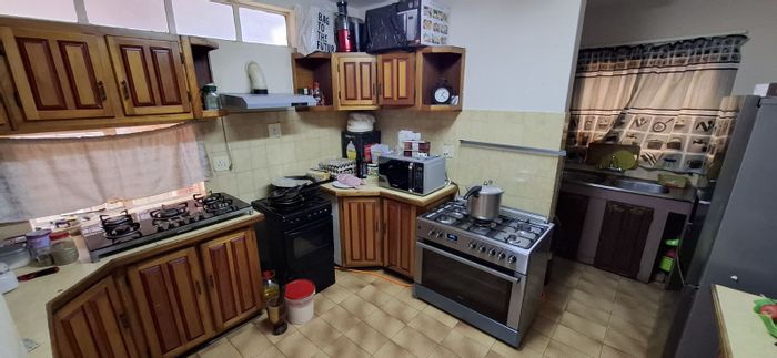 Medi Park Townhouse For Sale: 3 Bedrooms, communal pool, spacious living areas.
