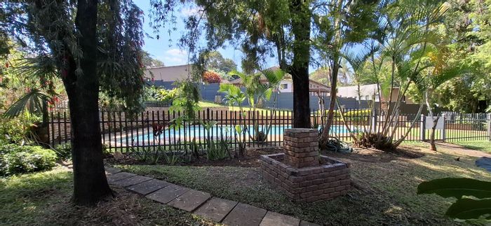 Medi Park Townhouse For Sale: 3 Bedrooms, communal pool, large garden, double garage.