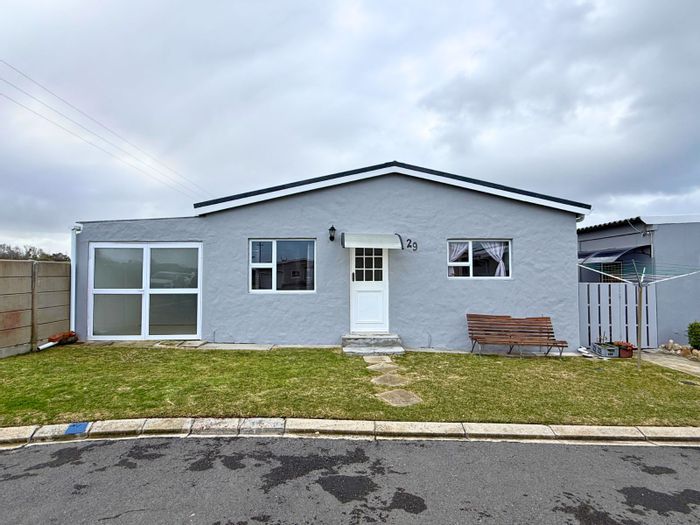 Pearly Beach House For Sale: 3 bedrooms, beach access, secure complex, low maintenance.