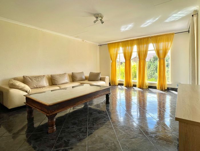 For Sale: 2-Bedroom Apartment in Florida with Pool, Lapa, and Secure Access.