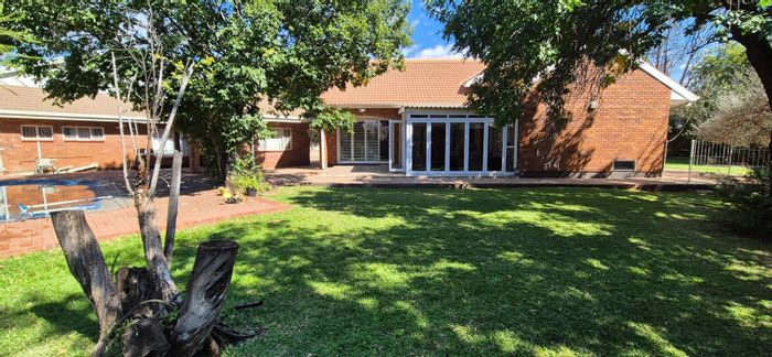 Klisserville House For Sale: 6 bedrooms, dual living, pool, ample parking.