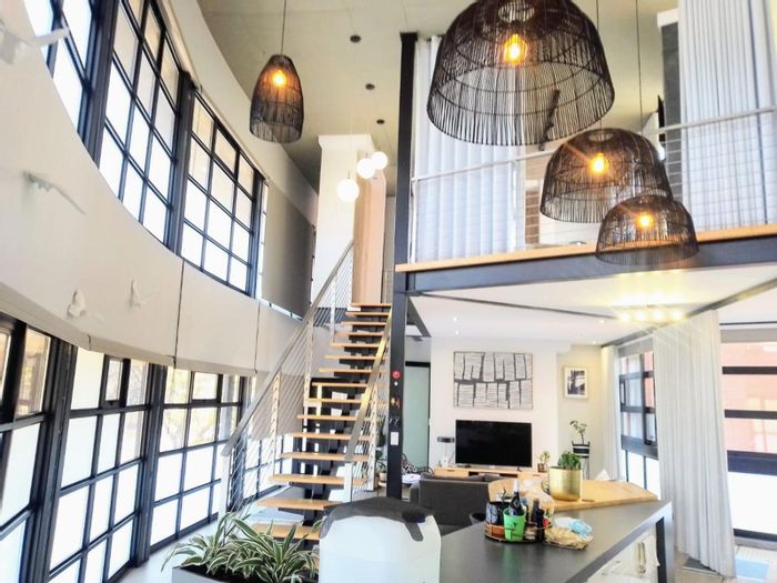 Menlo Park Apartment For Sale: Penthouse with en-suite, air-conditioning, and secure parking.
