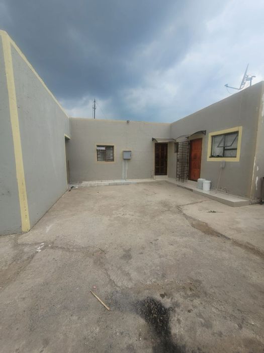 Glenesk House For Sale: Multi-let setup, fully tenanted, high rental income.