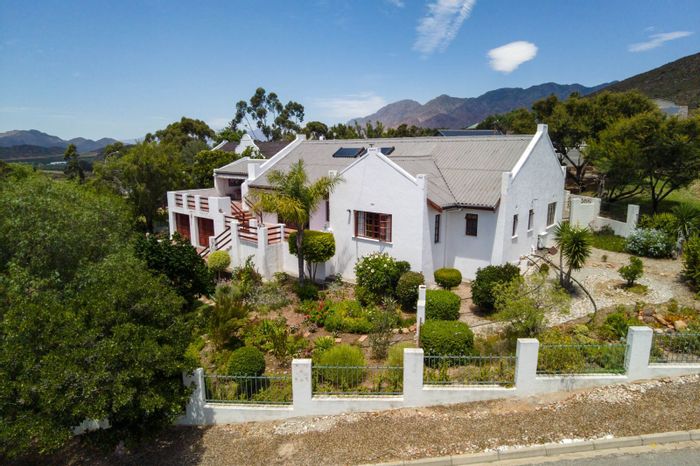 House For Sale in Montagu Central: 4 beds, garden, braai area, double garage.