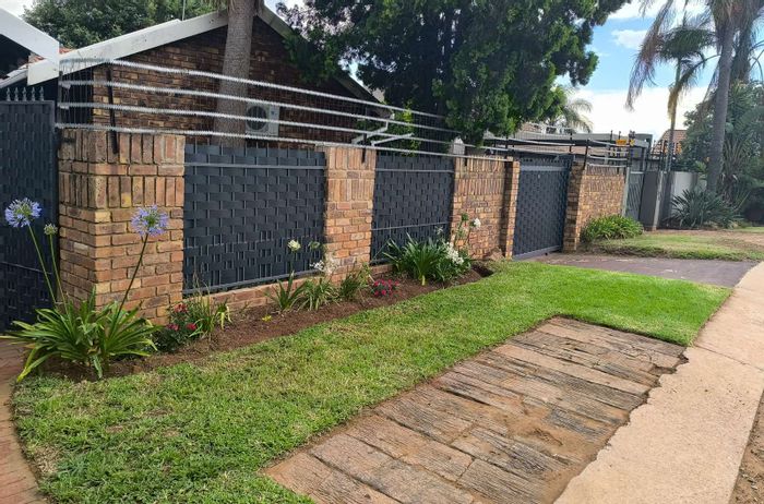 Garsfontein House For Sale: 2 beds, open-plan living, patio, security features.