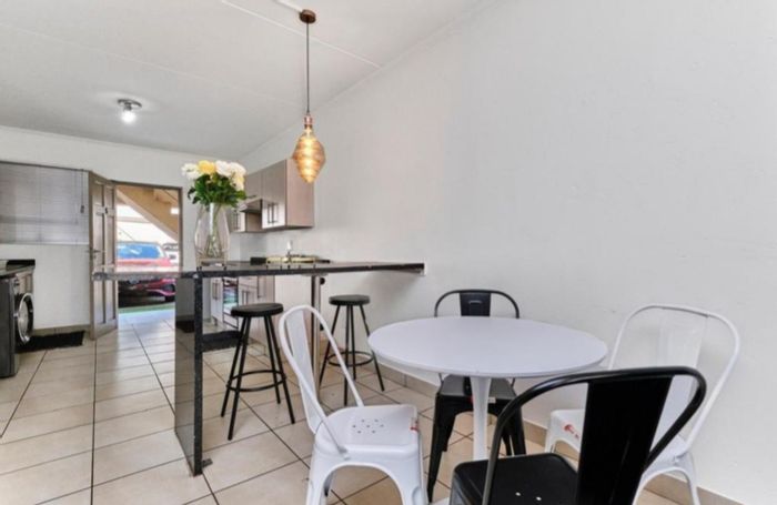 3 Bedroom Townhouse to Rent in Lonehill with pool, en suite, and secure parking.