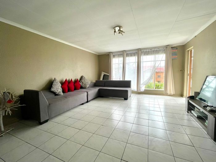 For Sale: 2-Bedroom Apartment in Florida with pool, garden, and 24-hour security.