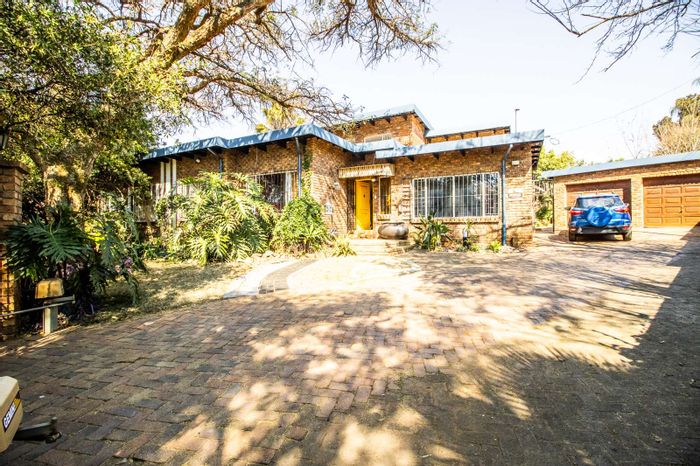 For Sale: Spacious Wingate Park House with Flatlet, Inverter, and Garden.