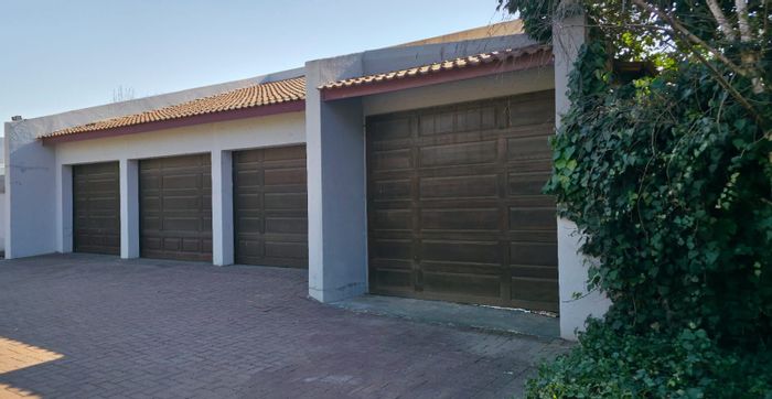 Trichardt House For Sale: 3 bedrooms, pool, covered patio, double garage, spacious garden.