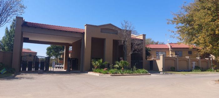 For Sale: Apartment in Penina Park Ext 1 with 24-hour security and communal gardens.