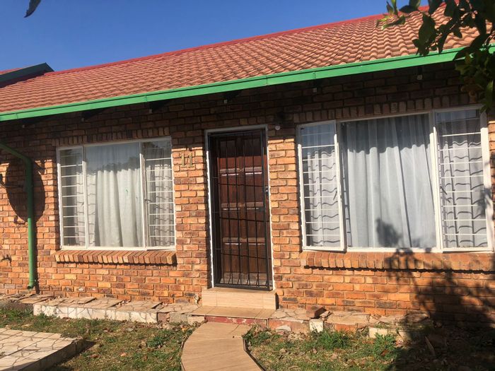 2 Bedroom Townhouse For Sale in The Orchards with secure access and parking.