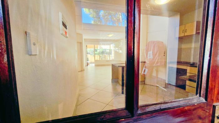 Noordhang Apartment For Sale: 2 beds, secure complex, clubhouse, pool, garden.