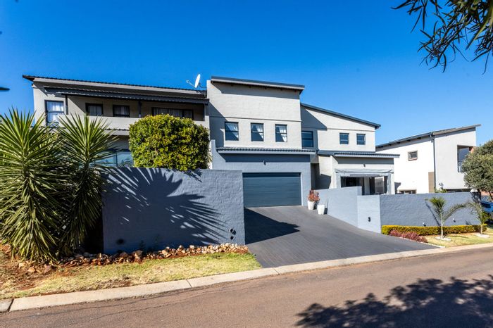 Heron Hill Garden Estate House For Sale: 3 beds, secure living, inverter system.