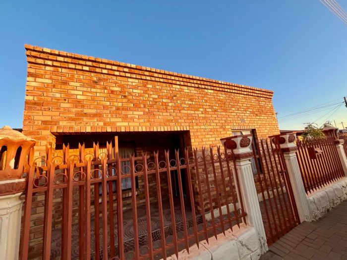 For Sale: House in Vergenoeg Ext 2 with flat, garage, and secure parking.