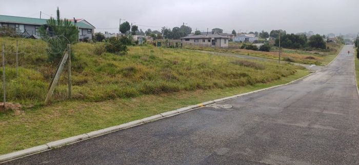 For Sale: 433m² vacant land in Friemersheim, near schools and amenities.