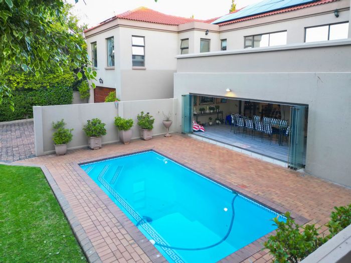 Bryanston House For Sale: 5 bedrooms, solar energy, pool, staff quarters, spacious garden.