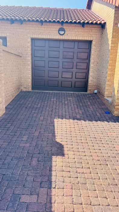 3-Bedroom House For Sale in Tasbet Park with garage and private yard.