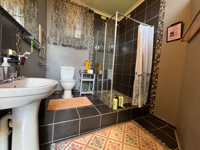 Numbipark House For Sale: Multiple units, pool, outdoor space, rental income potential.
