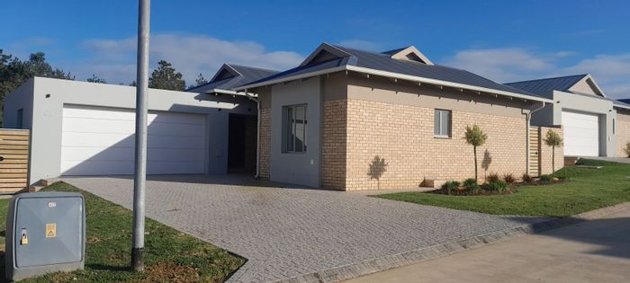 Townhouse for Sale in Hansmoeskraal AH: 3 Bedrooms, Private Garden, Secure Parking.