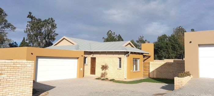 For Sale: Townhouse in Hansmoeskraal AH with 3 beds, garden, and secure parking.