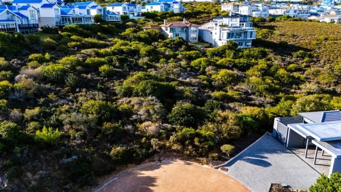 For Sale: Vacant Land Residential in Pinnacle Point Golf Estate, 1340 m² with ocean views.