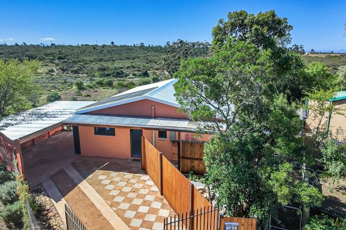 House For Sale in Albertinia Central: 2 Bedrooms, Solar Panels, Enclosed Veranda.